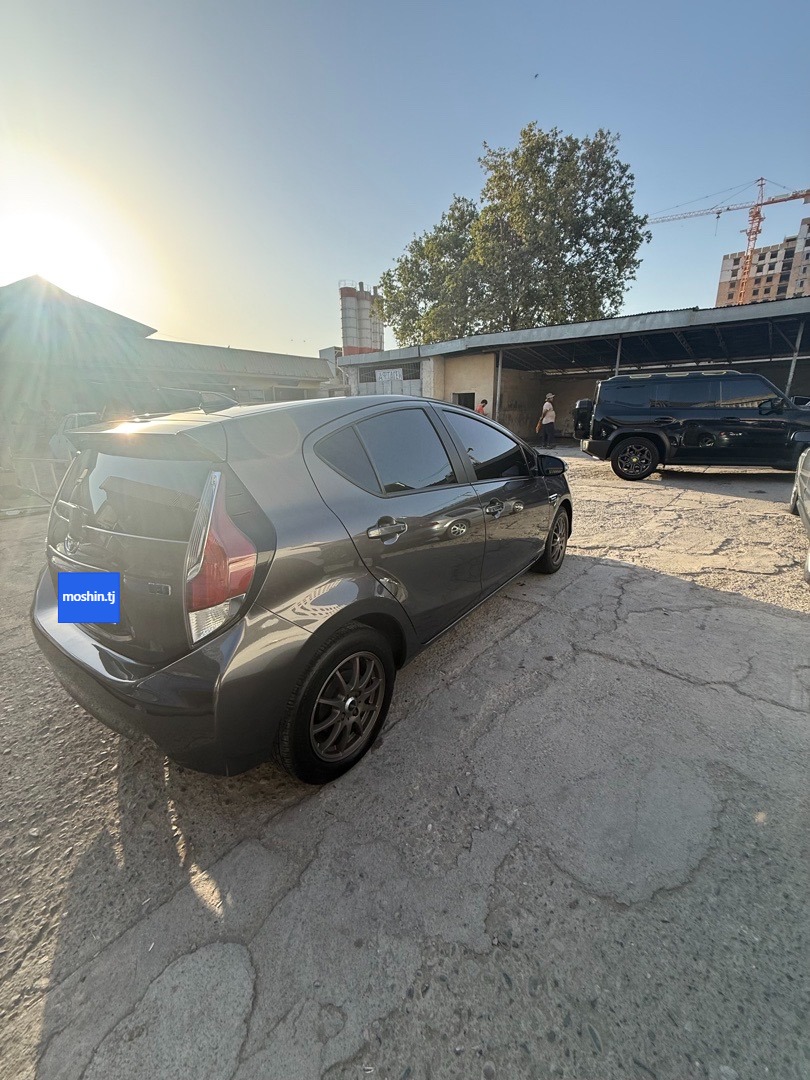 Toyota Aqua, 2015, Турсунзаде