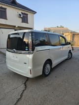Toyota Voxy 2014 — фото 6 из 13