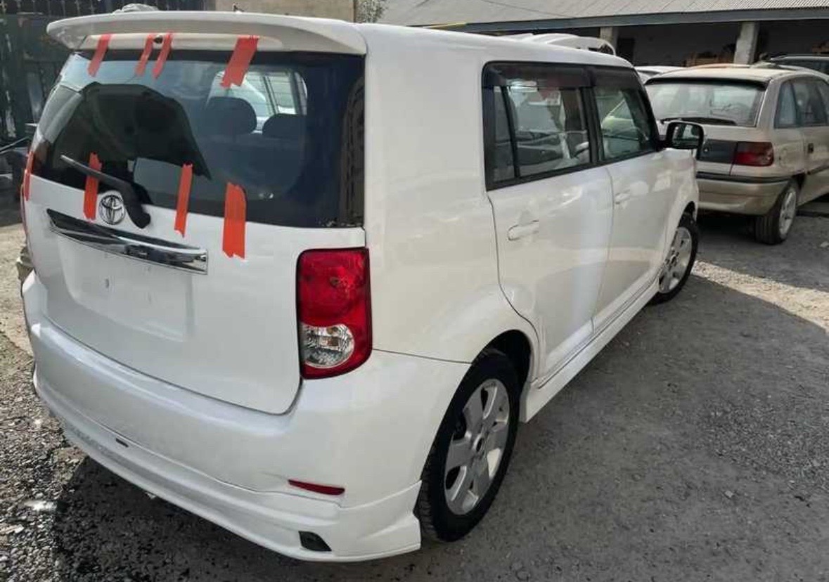 Нетоннированные стекла на Toyota Rumion, Душанбе