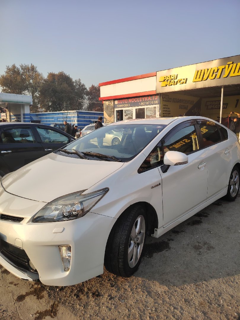 Toyota Prius 2014 — фото 9 из 14