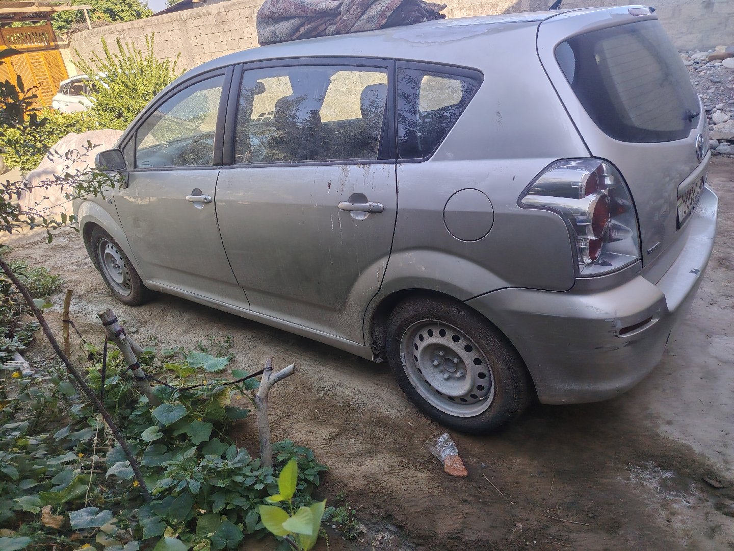 Toyota Corolla Verso, 2006, Исфара