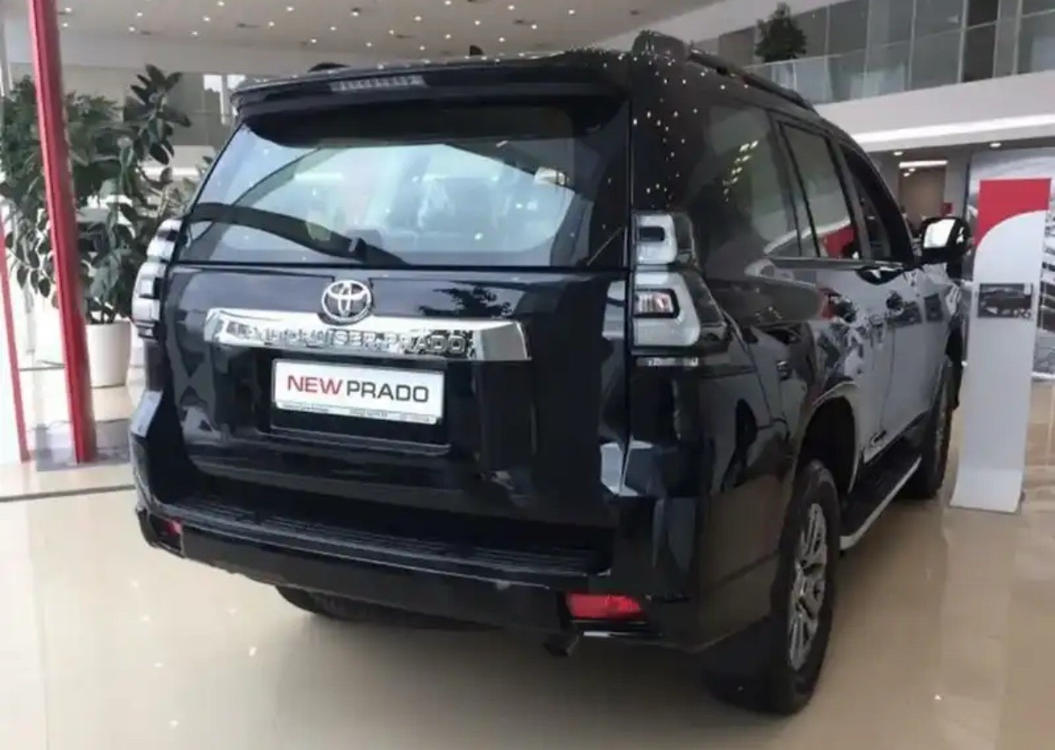 Задние стоп фары на Toyota Prado, Душанбе