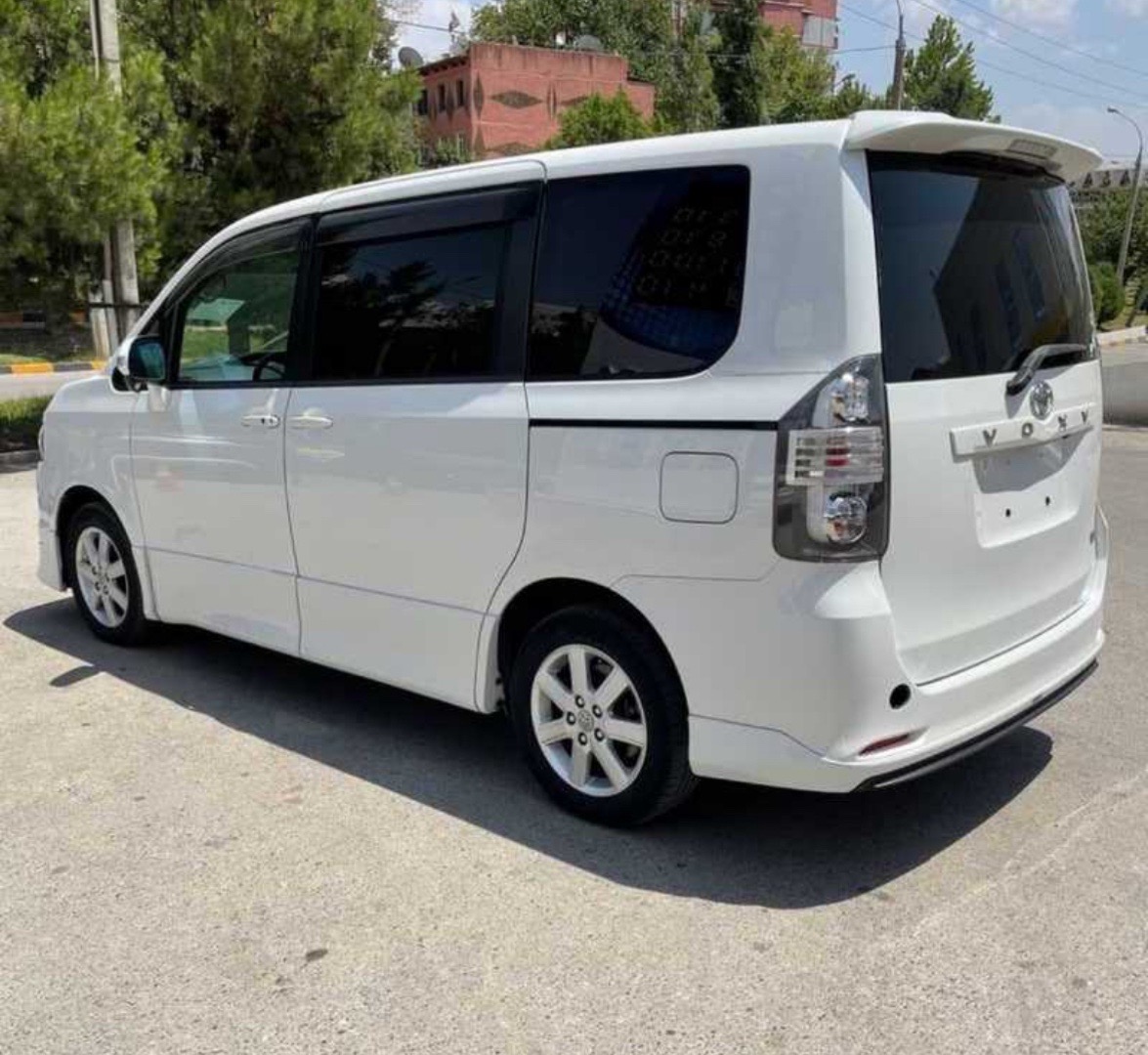 Не тонированные стекла для Toyota Voxy, Душанбе