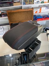 Универсальный подлокотник подходит для всех видов авто — фото 2 из 2
