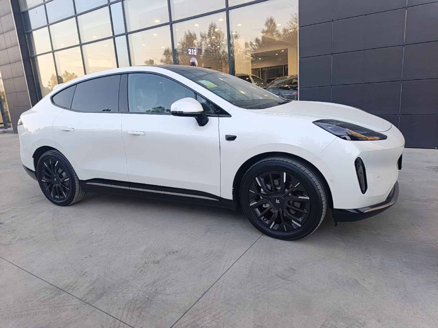 GAC Aion Hyper HT 2025 — фото 10 из 14