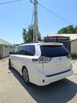 Toyota Sienna 2016 — фото 8 из 14