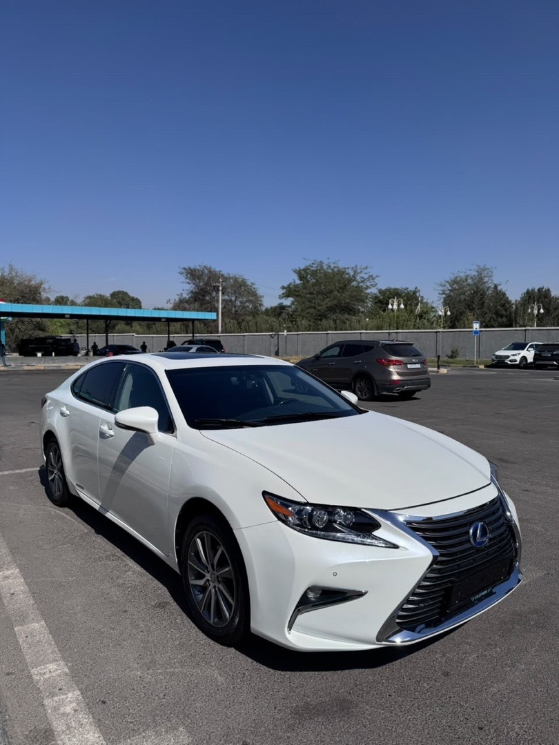 Lexus ES series 2017 — фото 1 из 7