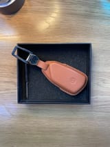 Коричневый кожаный чехол для ключа автомобиля — фото 1 из 2