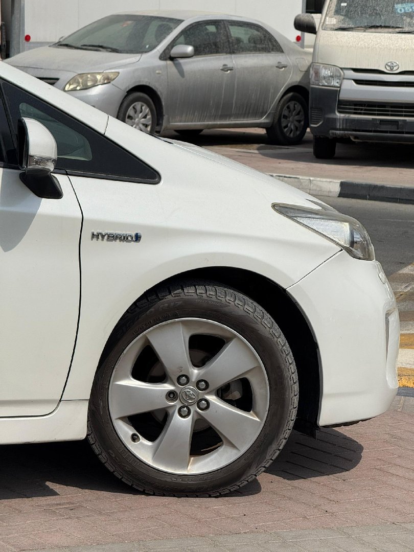 Toyota Prius 2014 — фото 14 из 14
