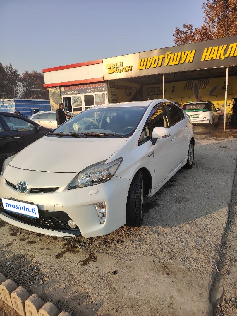 Toyota Prius 2014 — фото 8 из 14