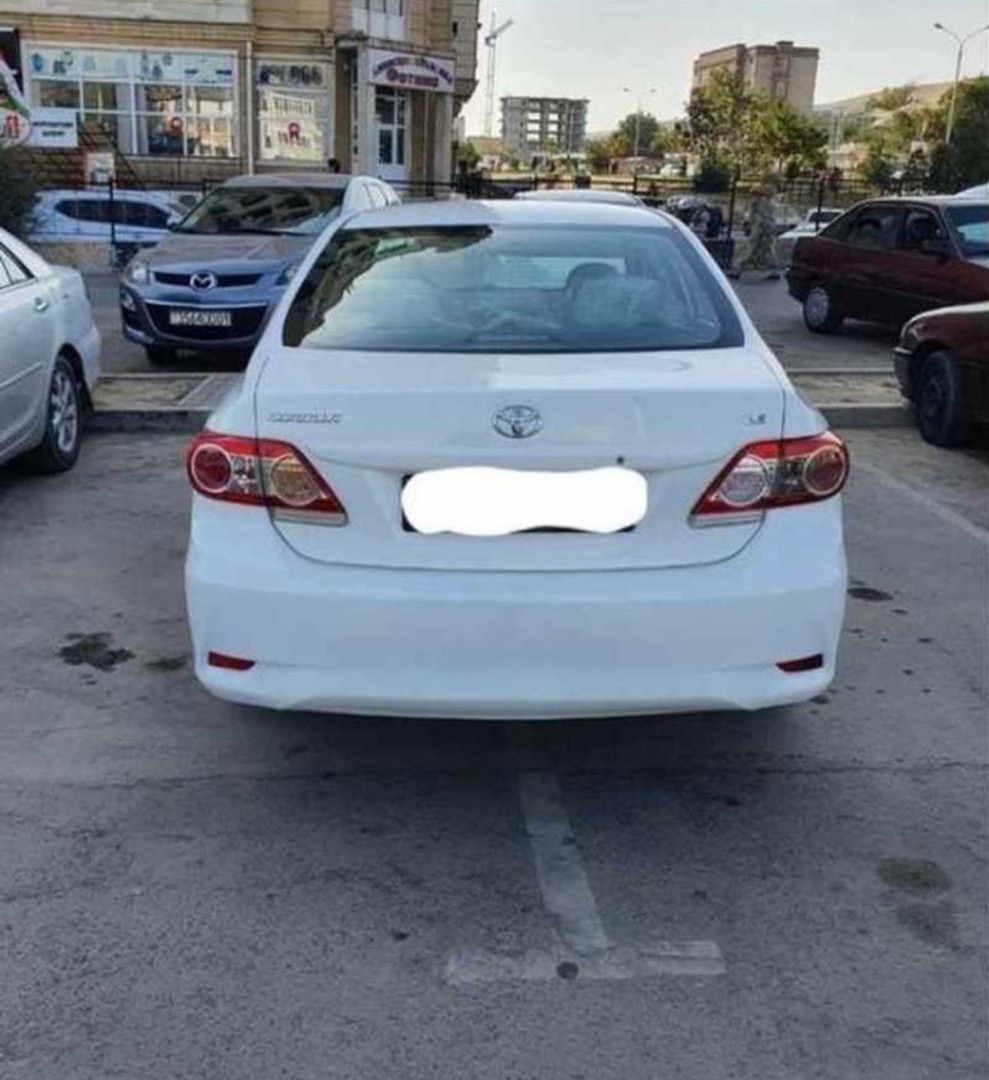 Задний стекло на Toyota Corolla 3, Душанбе