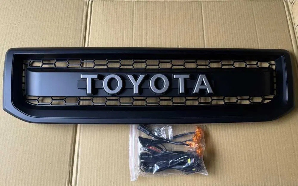 Решётка Prado с надписью TOYOТА, Душанбе