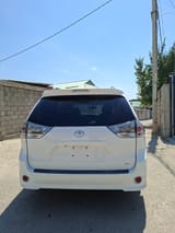 Toyota Sienna 2016 — фото 7 из 14