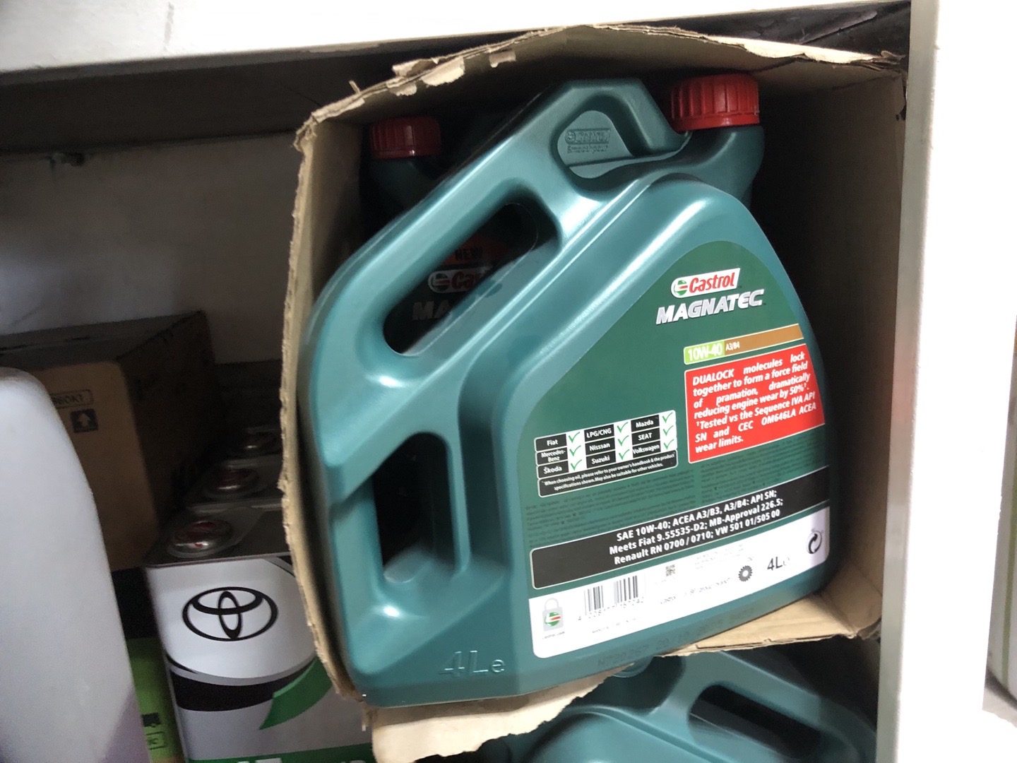 моторное масло Castrol MAGNATEC 10W-40, Душанбе