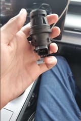 Насос бачок омывателя фар от Toyota Camry 2 — фото 2 из 3