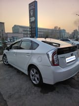 Toyota Prius 2014 — фото 2 из 14