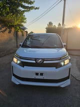 Toyota Voxy 2014 — фото 2 из 13