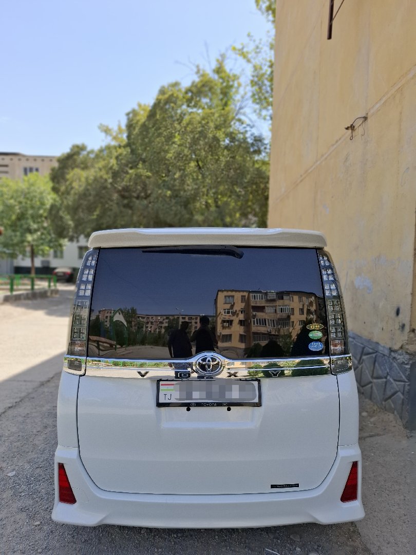 Toyota Voxy, 2014, Душанбе