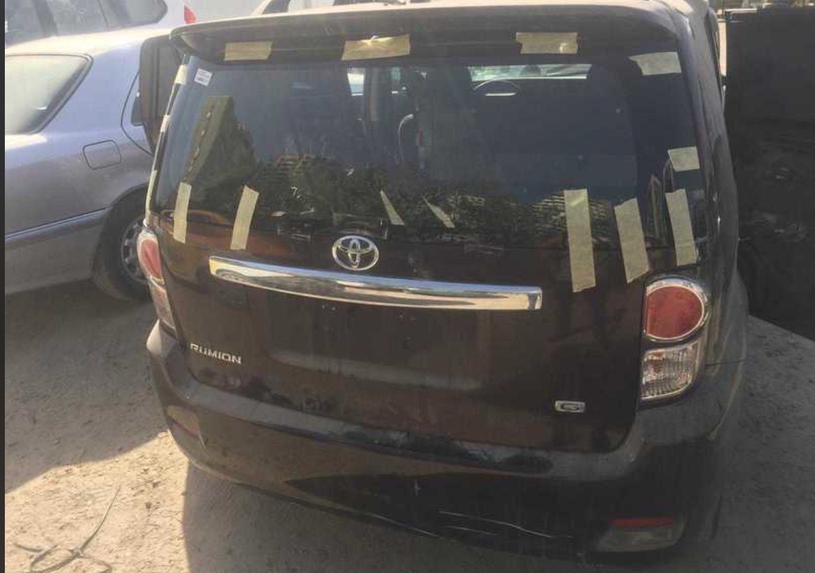 Брызговики лобовое стекло от Toyota Rumion, Душанбе
